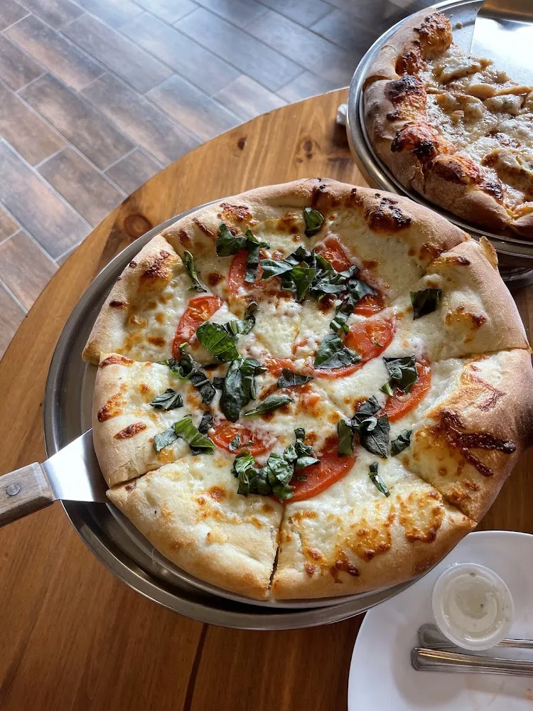 Pizza Tomato Basil Garlic